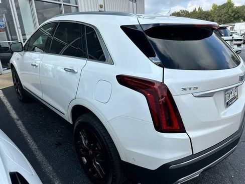 Used 2025 Cadillac XT5 Premium Luxury w/ LPO, Red Accent Package FWD image 21
