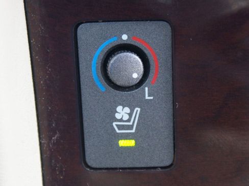 Used 2013 Lexus LX 570 4WD image 9