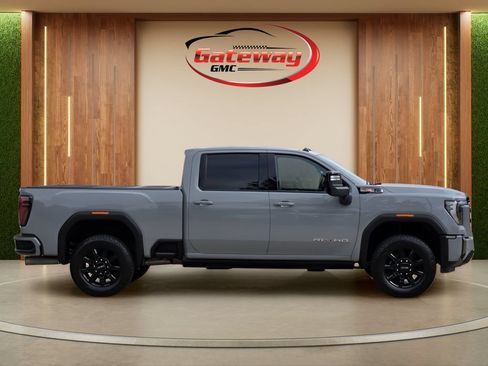 Used 2024 GMC Sierra 2500 AT4 w/ AT4 Premium Plus Package AWD/4WD image 4