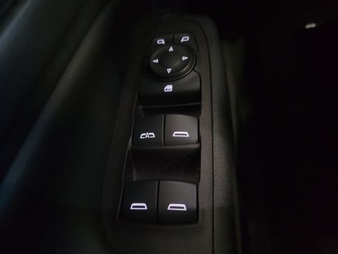 Used 2020 Chevrolet Equinox LT w/ Driver Convenience Package image 27