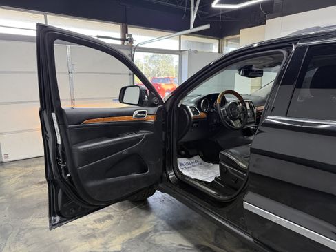 Used 2012 Jeep Grand Cherokee Overland AWD/4WD image 9