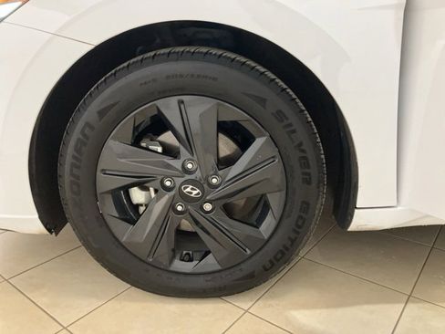 Used 2022 Hyundai Elantra Blue image 29