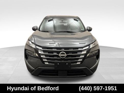 Used 2024 Nissan Rogue SV AWD/4WD image 2