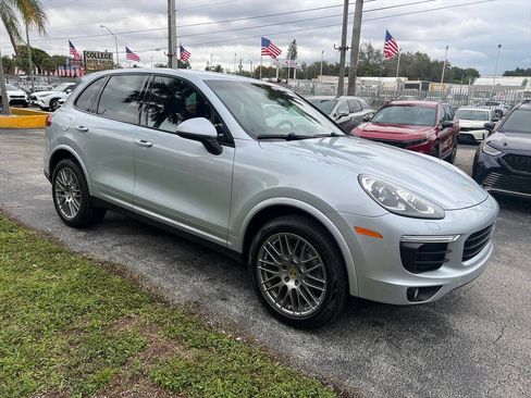 Used 2018 Porsche Cayenne Platinum Edition image 4