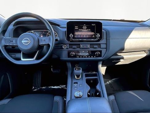 Used 2024 Nissan Pathfinder S image 7