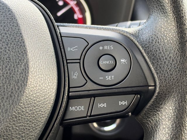 Used 2025 Toyota RAV4 XLE FWD image 22