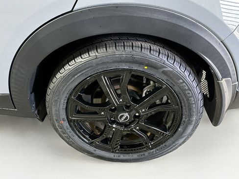 Used 2023 Nissan Kicks SR image 11