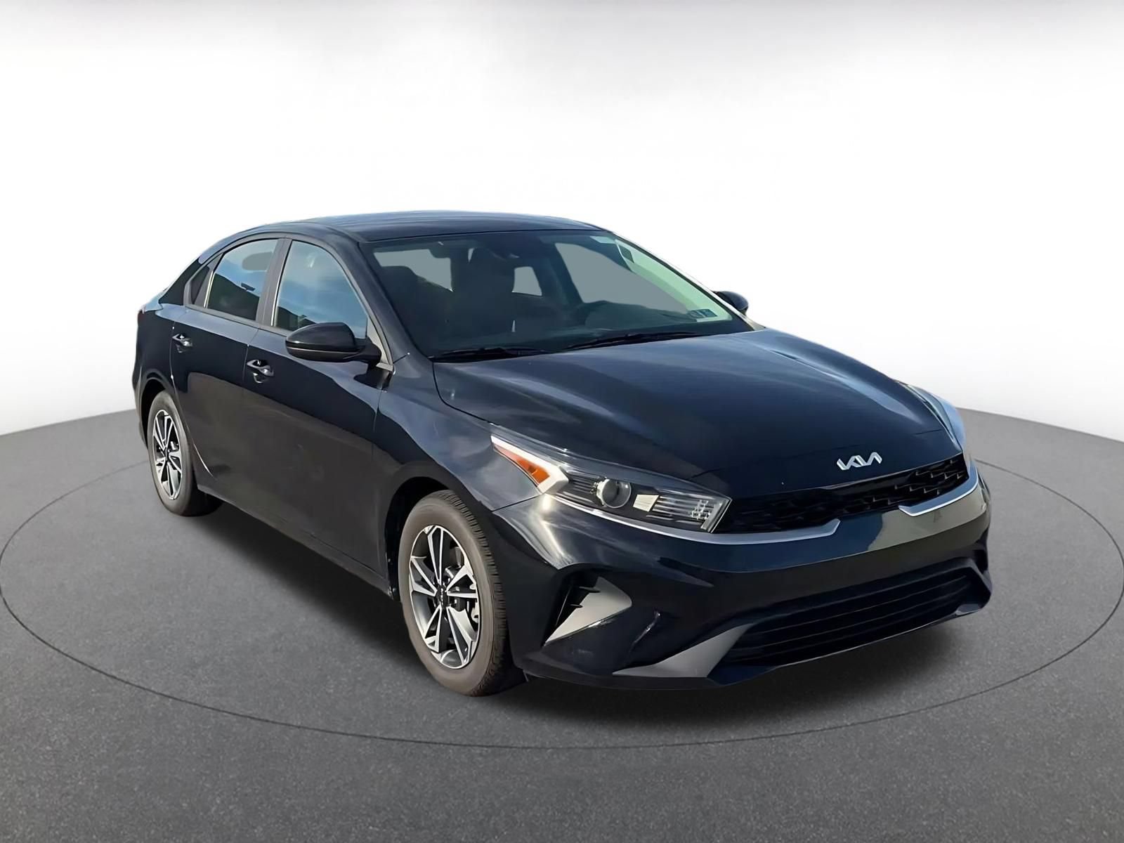 Used 2024 Kia Forte LXS FWD image 3