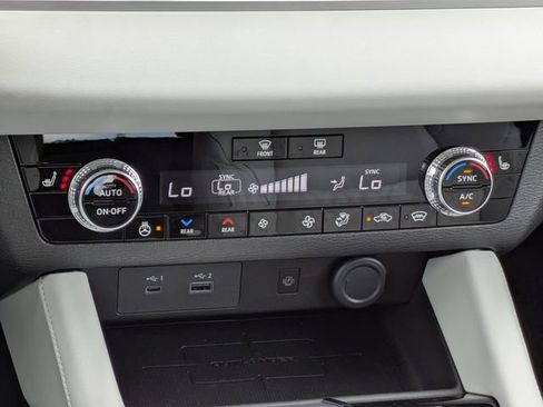 New 2025 Mitsubishi Outlander SEL image 21