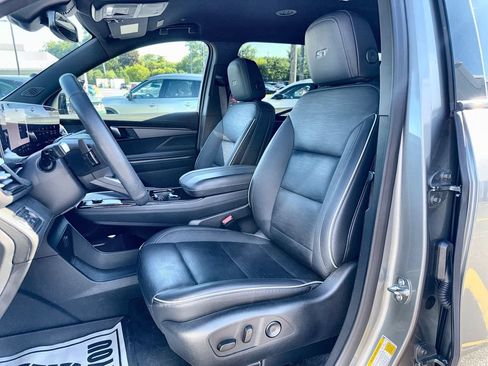 Used 2025 Buick Enclave Sport Touring w/ LPO, Floor Liner Package AWD/4WD image 13