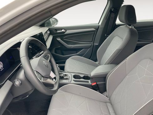 Used 2025 Volkswagen Jetta Sport FWD image 9