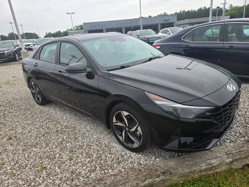 Used 2023 Hyundai Elantra SEL w/ Convenience Package FWD image 2