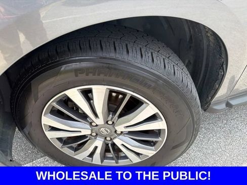Used 2017 Nissan Pathfinder SV AWD/4WD image 3