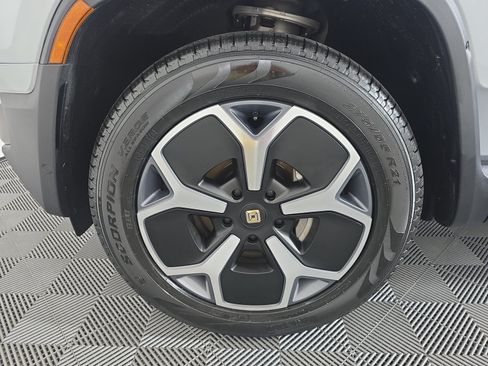 Used 2024 Rivian R1T Adventure Dual AWD/4WD image 9