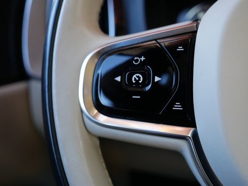 Used 2019 Volvo XC60 T8 Inscription w/ Advanced Package image 28