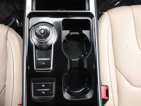 Used 2020 Ford Edge Titanium AWD/4WD image 16