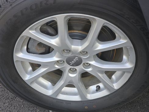 Used 2016 Jeep Cherokee Latitude w/ Safety/Convenience Group image 29