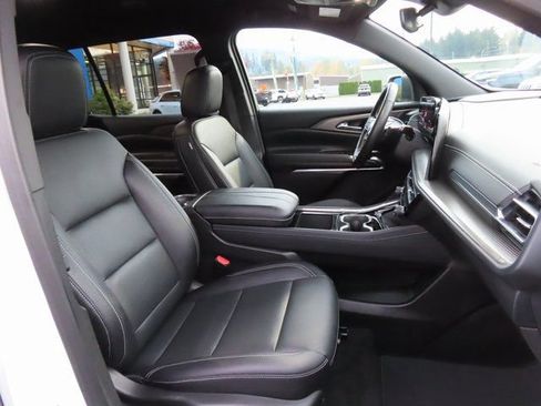 Used 2025 Chevrolet Traverse LT AWD/4WD image 36