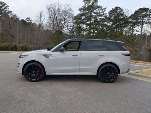 New 2025 Land Rover Range Rover Sport Dynamic SE image 8