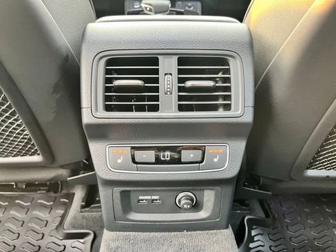 Used 2024 Audi Q5 e Prestige w/ Prestige Package image 22