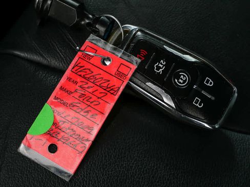 Used 2017 Ford Edge Titanium w/ Technology Package image 38