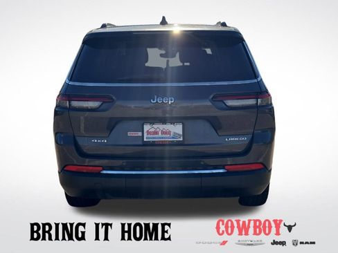 Used 2023 Jeep Grand Cherokee L Laredo image 5