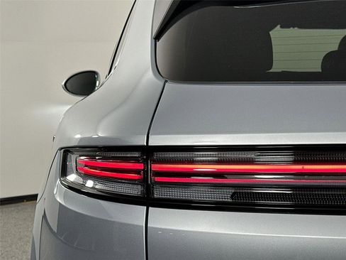 Certified 2026 Porsche Cayenne E-Hybrid AWD/4WD image 16