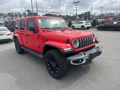 Used 2025 Jeep Wrangler Unlimited Sahara image 4