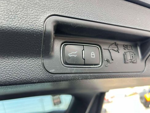 Used 2021 Ford Explorer Limited w/ Equipment Group 301A AWD/4WD image 19