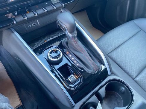 Used 2023 Chevrolet Colorado Z71 w/ Z71 Convenience Package 2 image 15