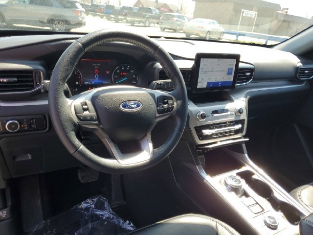 Used 2024 Ford Explorer XLT w/ Equipment Group 202A AWD/4WD image 16