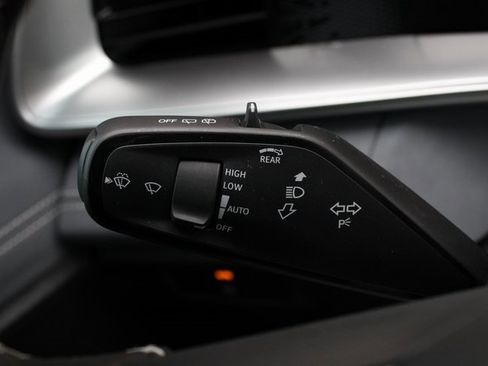 New 2026 Volkswagen Tiguan SE image 12