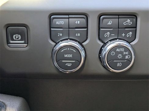 Used 2024 GMC Sierra 3500 Denali w/ Denali Reserve Package image 28