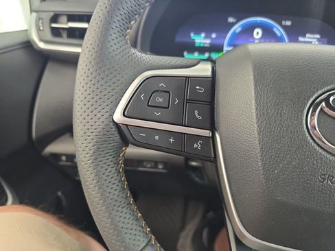 Used 2025 Toyota Sienna XLE Woodland Edition AWD/4WD image 21
