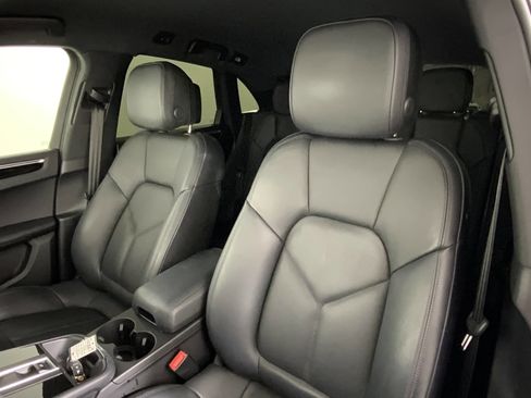 Used 2022 Porsche Macan image 23