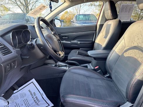 Used 2022 Mitsubishi Outlander Sport SE image 18