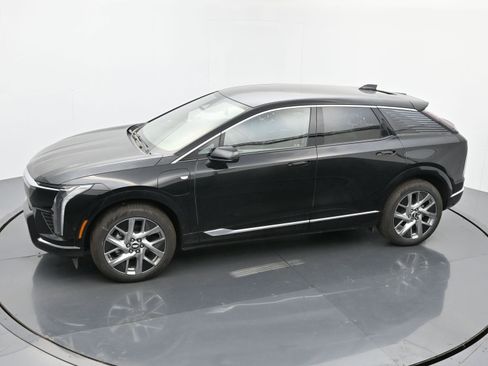 New 2025 Cadillac Optiq Luxury 2 w/ LPO, Floor Liner Package image 24