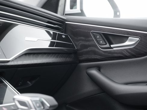 Certified 2022 Audi Q8 Premium Plus w/ Premium Plus Package image 17