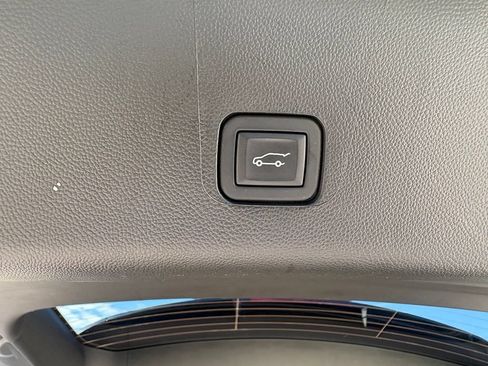 Used 2023 Chevrolet Traverse LT FWD image 52