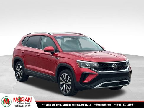 Used 2023 Volkswagen Taos SE w/ Panoramic Sunroof Package AWD/4WD image 7