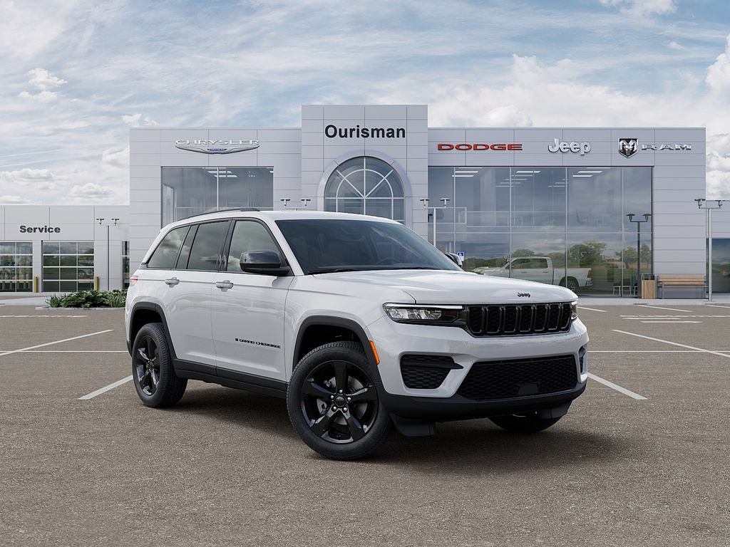 Used 2025 Jeep Grand Cherokee Altitude AWD/4WD image 5