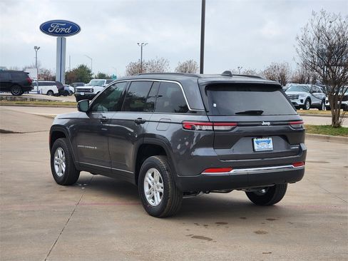 New 2025 Jeep Grand Cherokee Laredo image 3