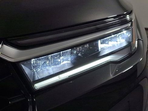 Used 2024 Honda Pilot Touring image 12