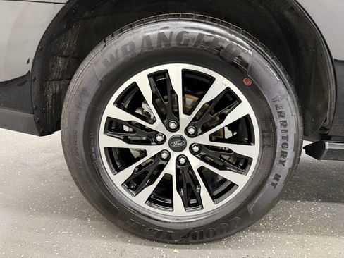 Used 2025 Ford Expedition Platinum AWD/4WD image 20