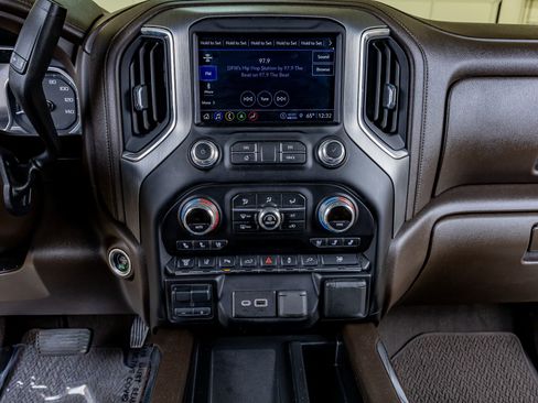 Used 2022 GMC Sierra 3500 Denali w/ Denali Ultimate Package AWD/4WD image 24