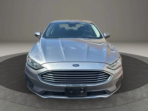 Used 2020 Ford Fusion SE FWD image 2