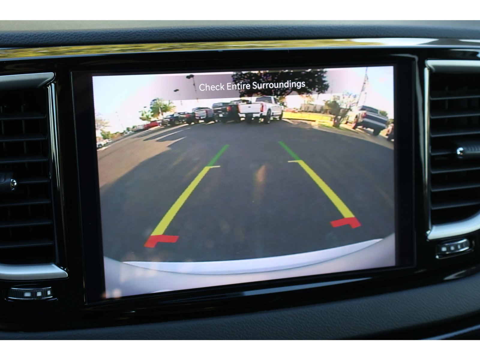 Used 2024 Chrysler Pacifica Touring-L FWD image 5