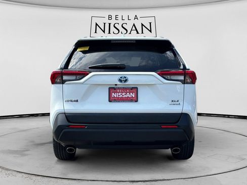 Used 2020 Toyota RAV4 XLE AWD/4WD image 4
