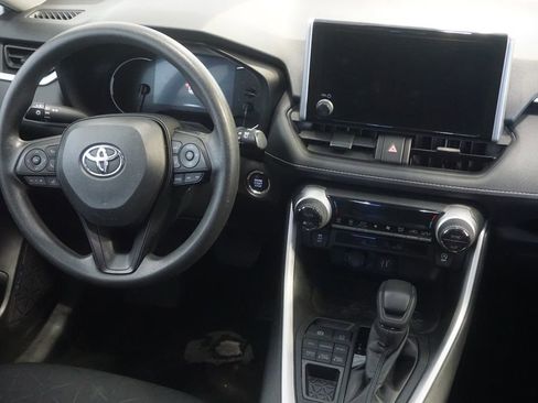 Used 2024 Toyota RAV4 XLE AWD/4WD image 25
