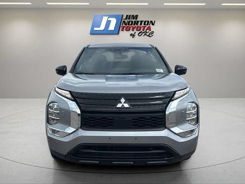 Used 2023 Mitsubishi Outlander SE AWD/4WD image 2